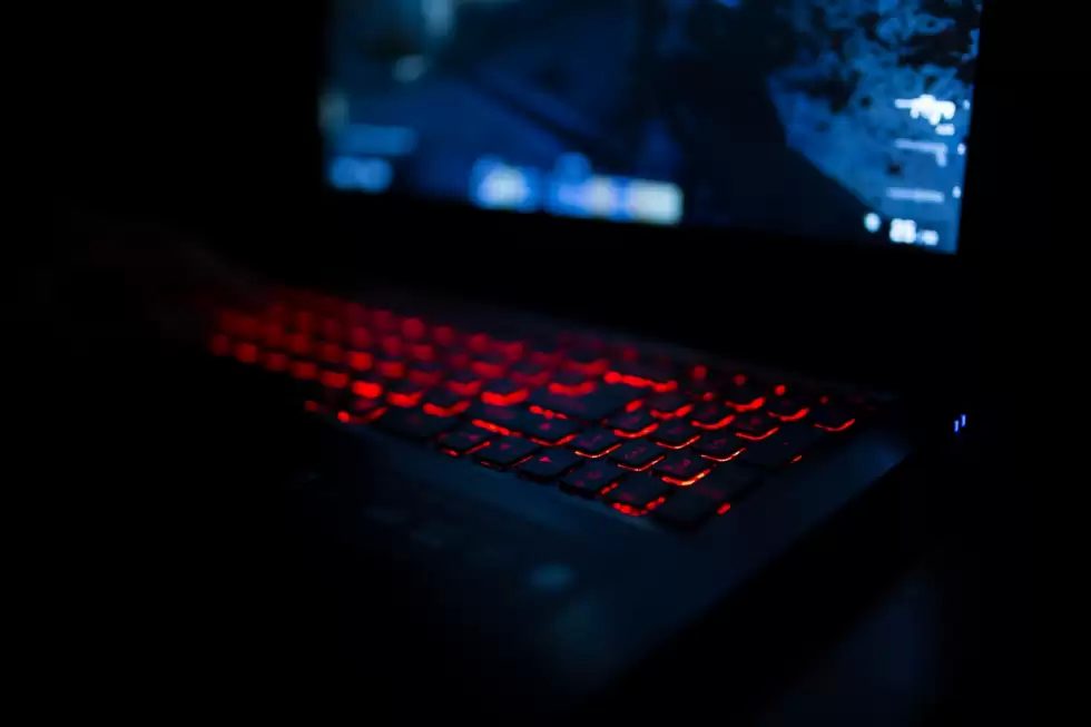red-backlit-keyboard-close-up-gaming-laptop