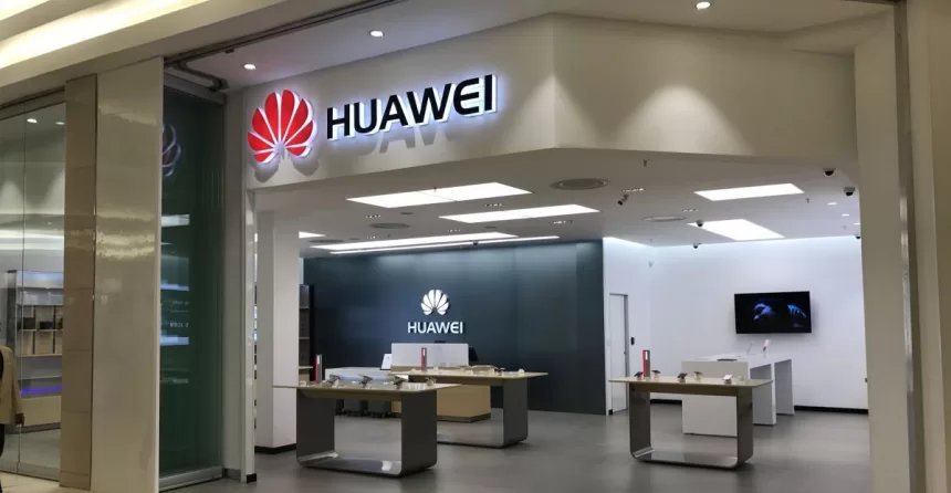 Net ir stipriausiems kada nors ateina galas: „Huawei“ perpus mažina telefonų gamybą