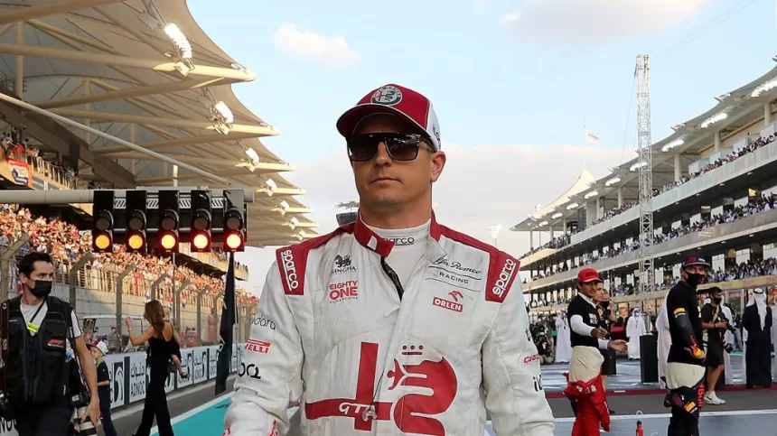 Kimi Räikkönen sugrįžta: greičiausias suomis dar kartą bandys laimę „NASCAR“