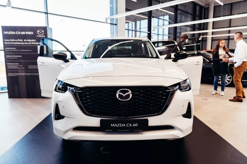Lietuvoje debiutavo visiškai naujas „Mazda CX-60“: pirmasis bendrovės iš tinklo įkraunamas hibridas