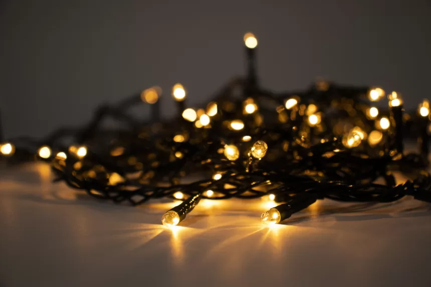 Ekspertai pasakė, kiek elektros sunaudoja kalėdinės girliandos: už elektrą gali tekti susimokėti ir papildomą eurą, ir kelis šimtus