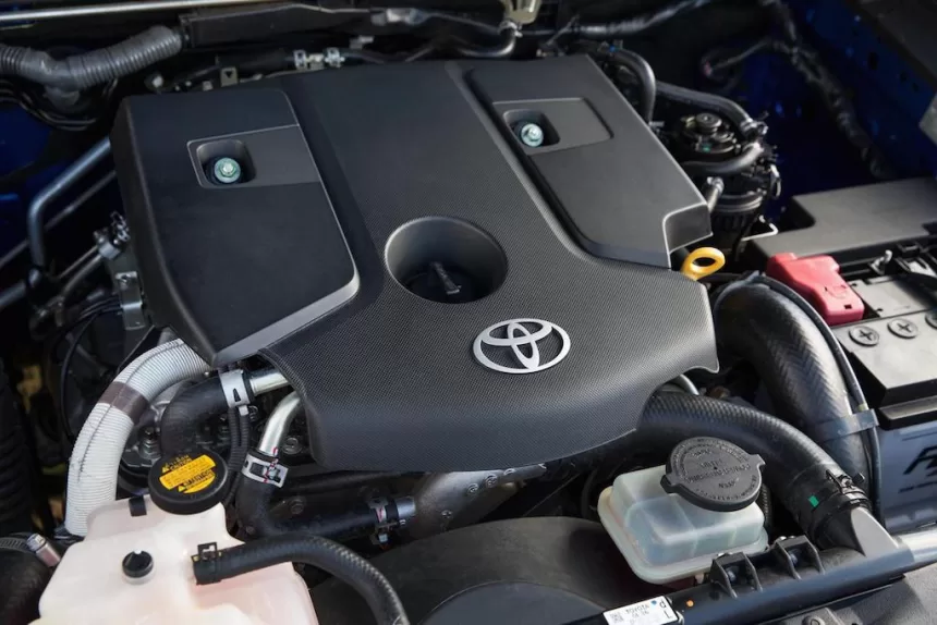 „Toyota“ susidūrė su rimtomis problemomis: gamintojas priverstas stabdyti kai kurių modelių pardavimus, kalti dyzeliniai varikliai