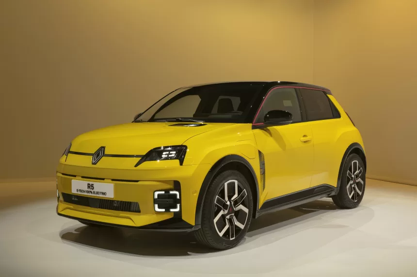 „Renault“ oficialiai pristatė naująjį savo šedevrą: pademonstruotas elektrinis „Renault 5 E-Tech Electric“ automobilis