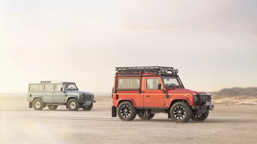 „Works Bespoke“ padalinys pristatė atnaujintą klasikinį „Defender V8“ modelį: suteikė galimybę entuziastams įgyvendinti savo ikona tapusio modelio viziją