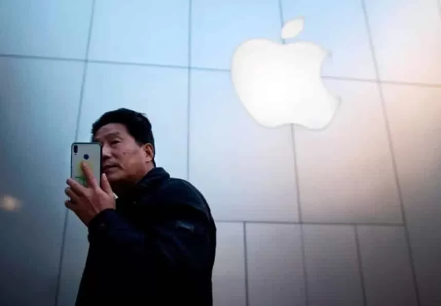 „Apple“ planuoja perkelti produkcijos gamybą iš Kinijos