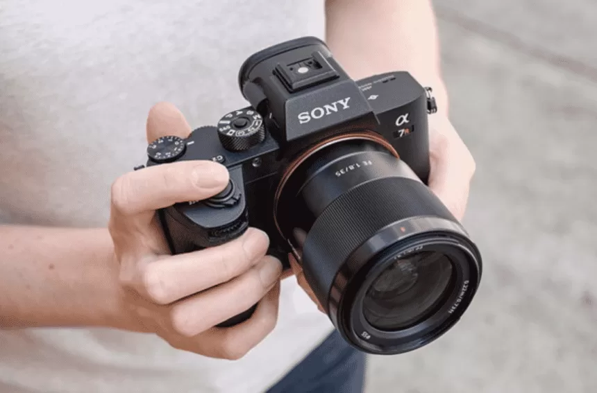 Naujasis „Sony“ kompaktiškas universalus objektyvas „FE 35mm F1.8”