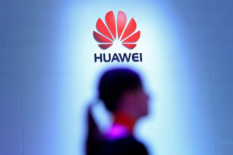 Kameros po telefonų ekranais: „Huawei“ pateikė įspūdingos technologijos patentą