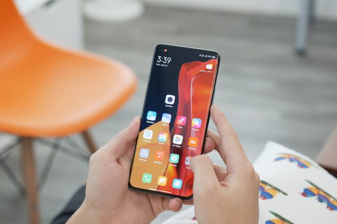„Xiaomi“ išmanusis telefonas. Unsplash nuotr.