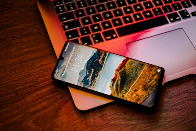 Išmanusis telefonas. Unsplash nuotr.